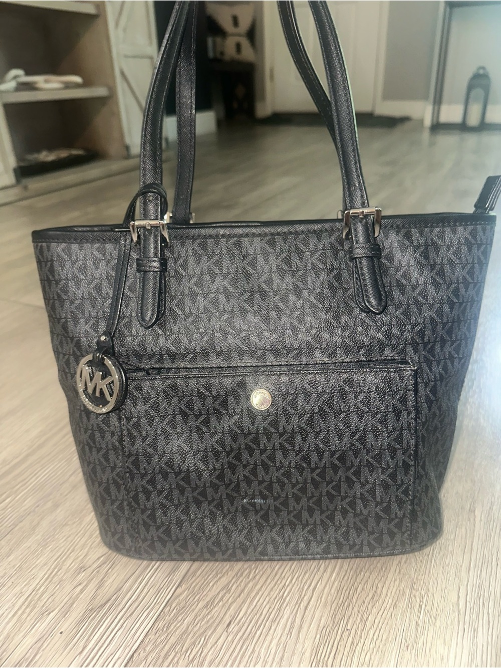 Michael Kors Jet Set Snap Pocket Tote MK Signature Purse